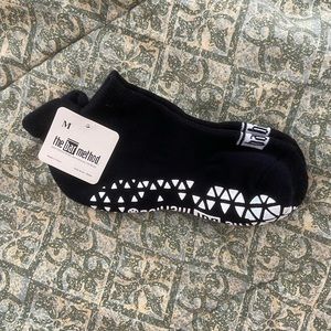 NWT Bar Method barre sock size M medium black